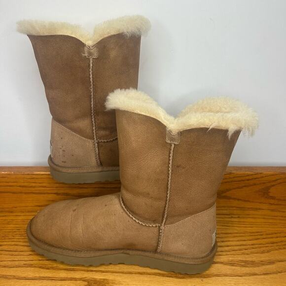 UGG Bailey Button Size 7 Boot Bootie Snow Winter - Picture 1 of 11